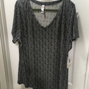 Lularoe Christy 3XL Black background white